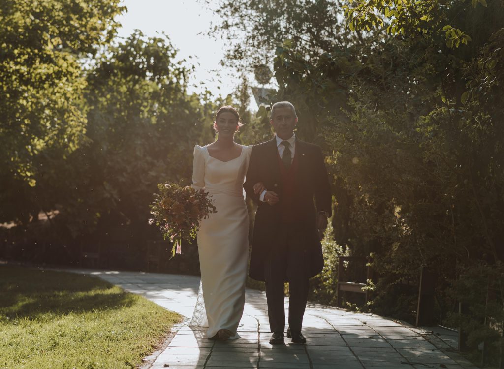 Ceremonia al aire libre de la boda en Normandie Ondarreta