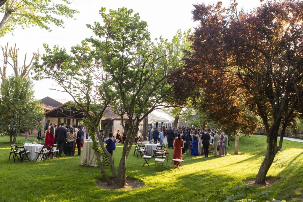 exteriores en una fiesta de boda en primavera